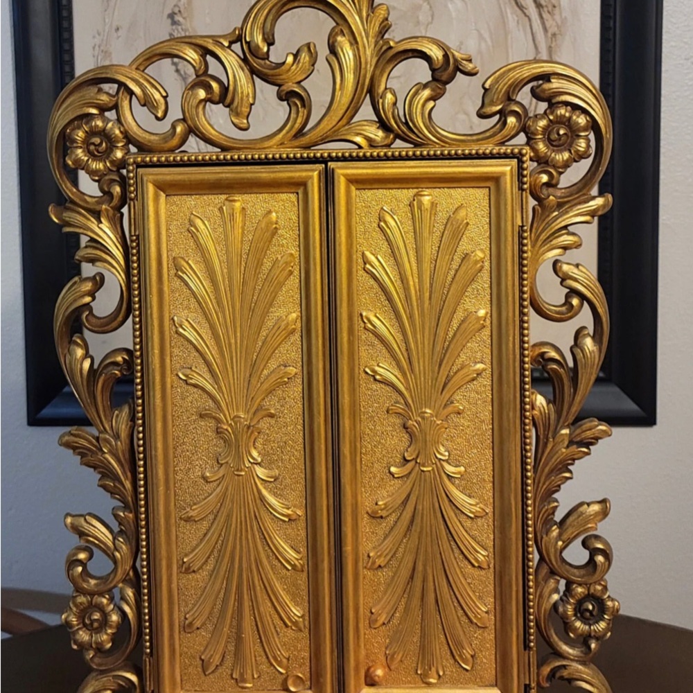 VINTAGE SARAH COVENTRY JEWELRY BOX WALL CABINET